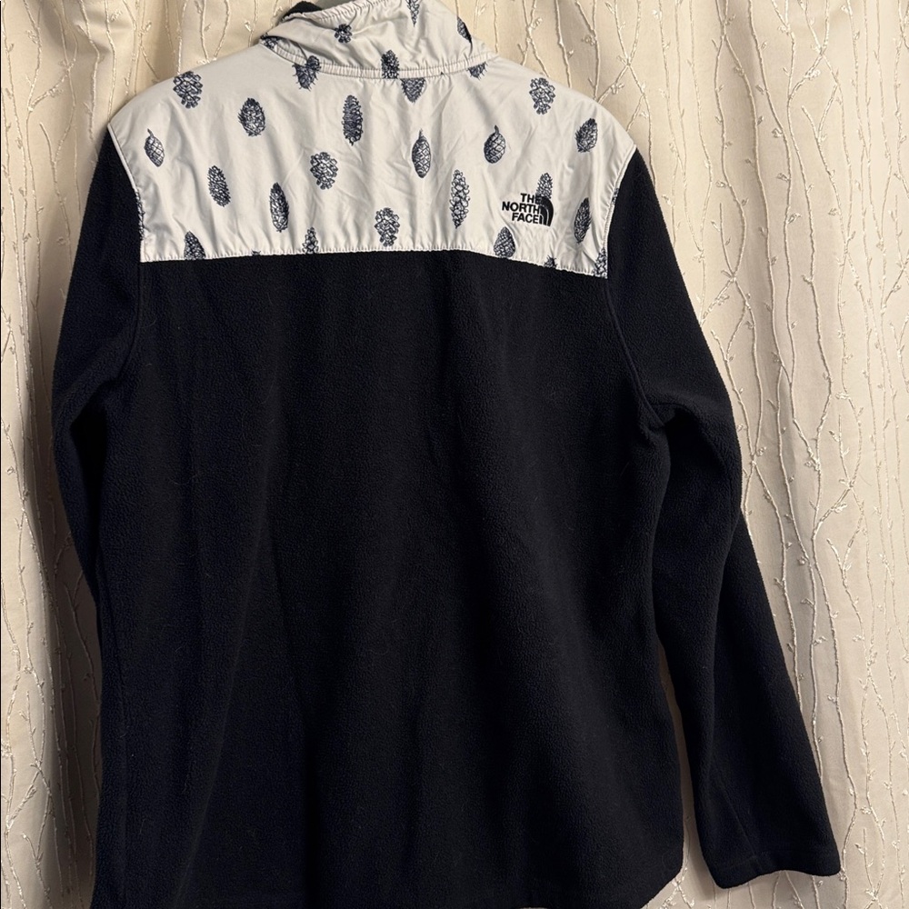 The North Face Black and White Pinecone Fleece Jacket - Picture 7 of 8